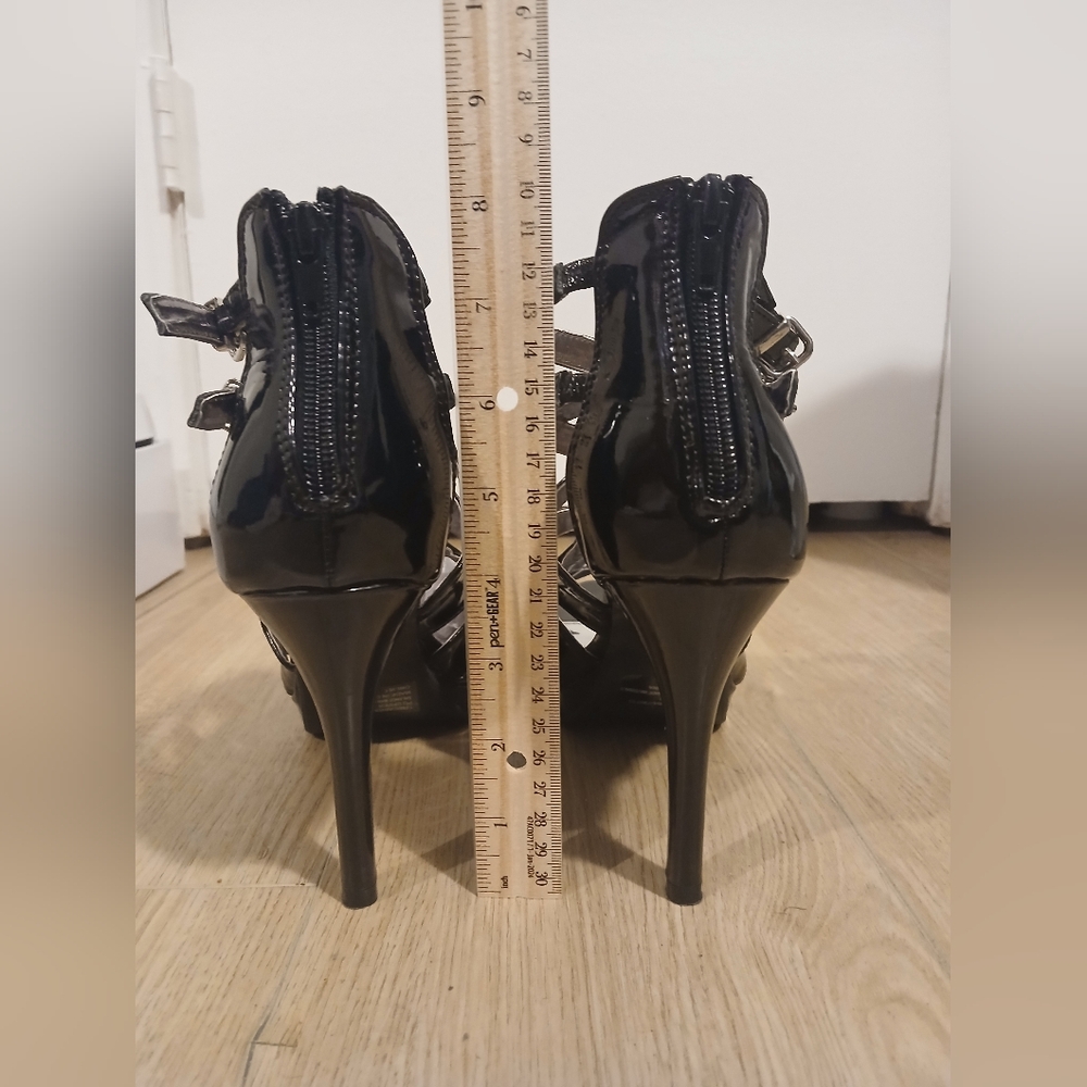 Daisy Fuentes Black Patent Strappy Heels - Picture 12 of 12